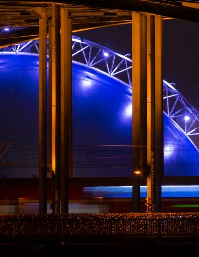 Brücke in Köln in Blau